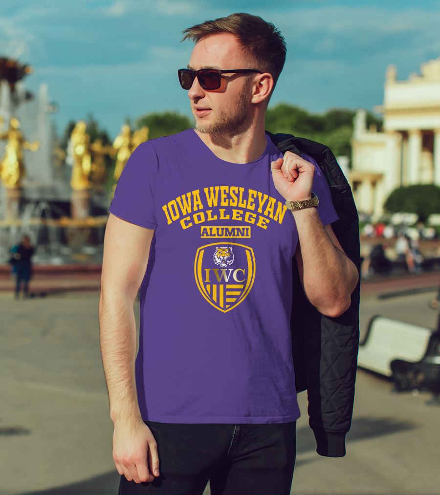 Iowa Wesleyan College Alumni IWC Tiger Crest T-Shirt