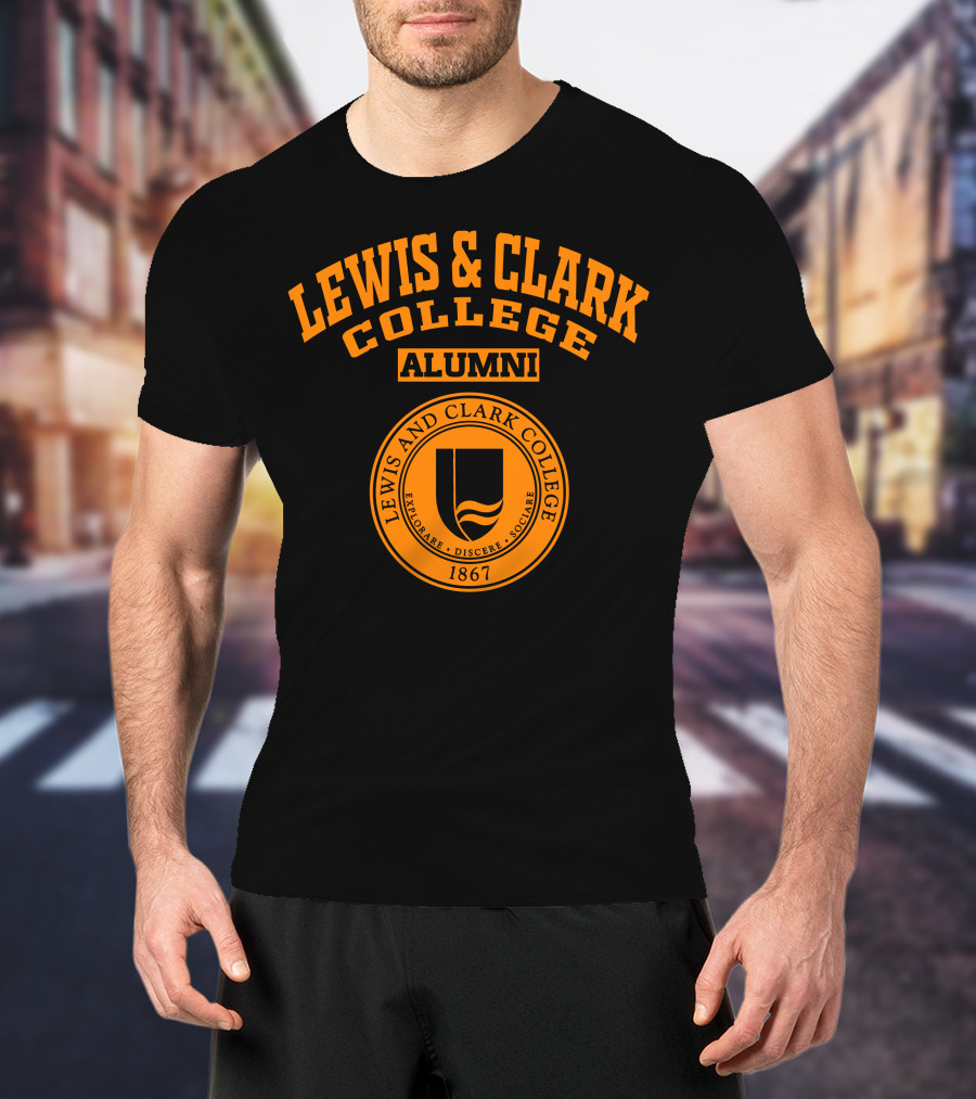 LEWIS And CLARK COLLEGE ALUMNI 1867 EXPLOARE DISCERE SOCIARE T-Shirt