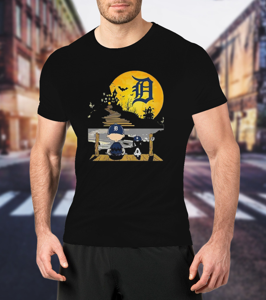 Snoopy Charlie Brown Detroit Tigers Halloween Moon Scene T-Shirt