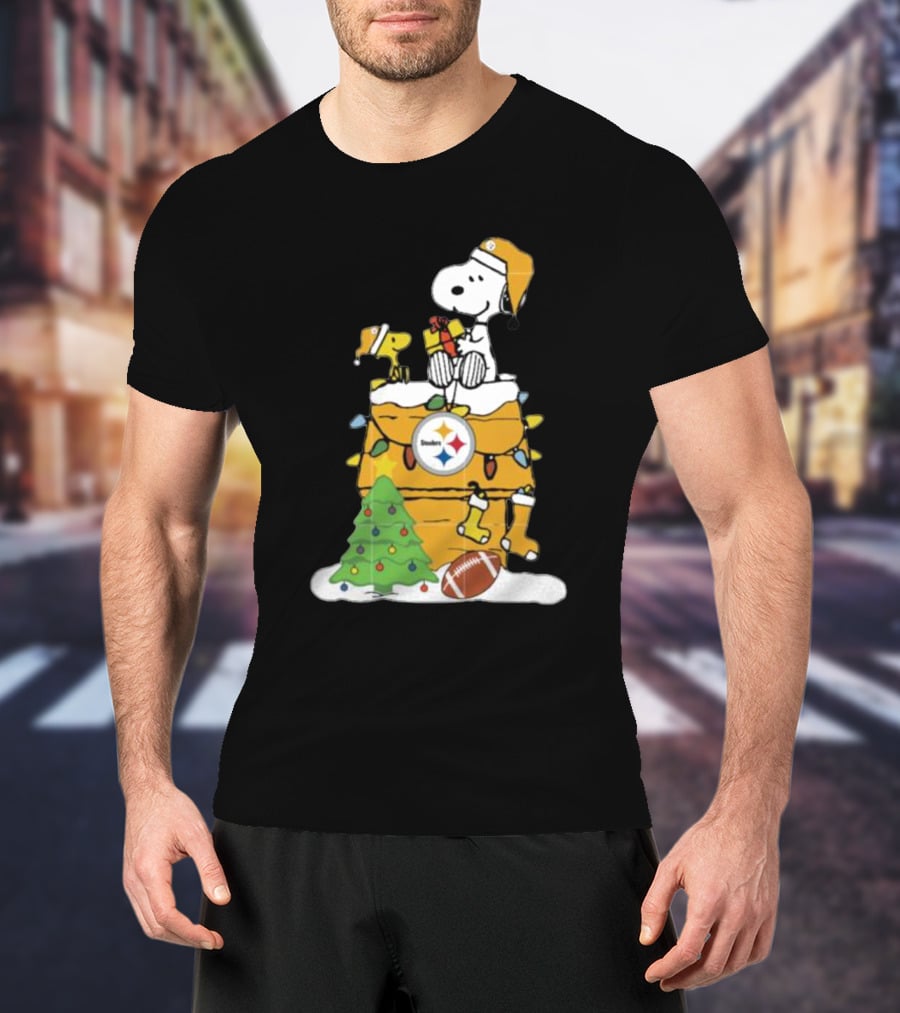 Snoopy And Pittsburgh Steelers Christmas Chimney Scene With Woodstock And Holiday Decorations T-Shirt