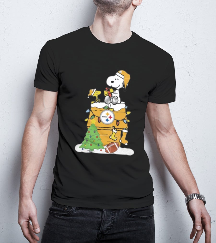 Snoopy And Pittsburgh Steelers Christmas Chimney Scene With Woodstock And Holiday Decorations T-Shirt