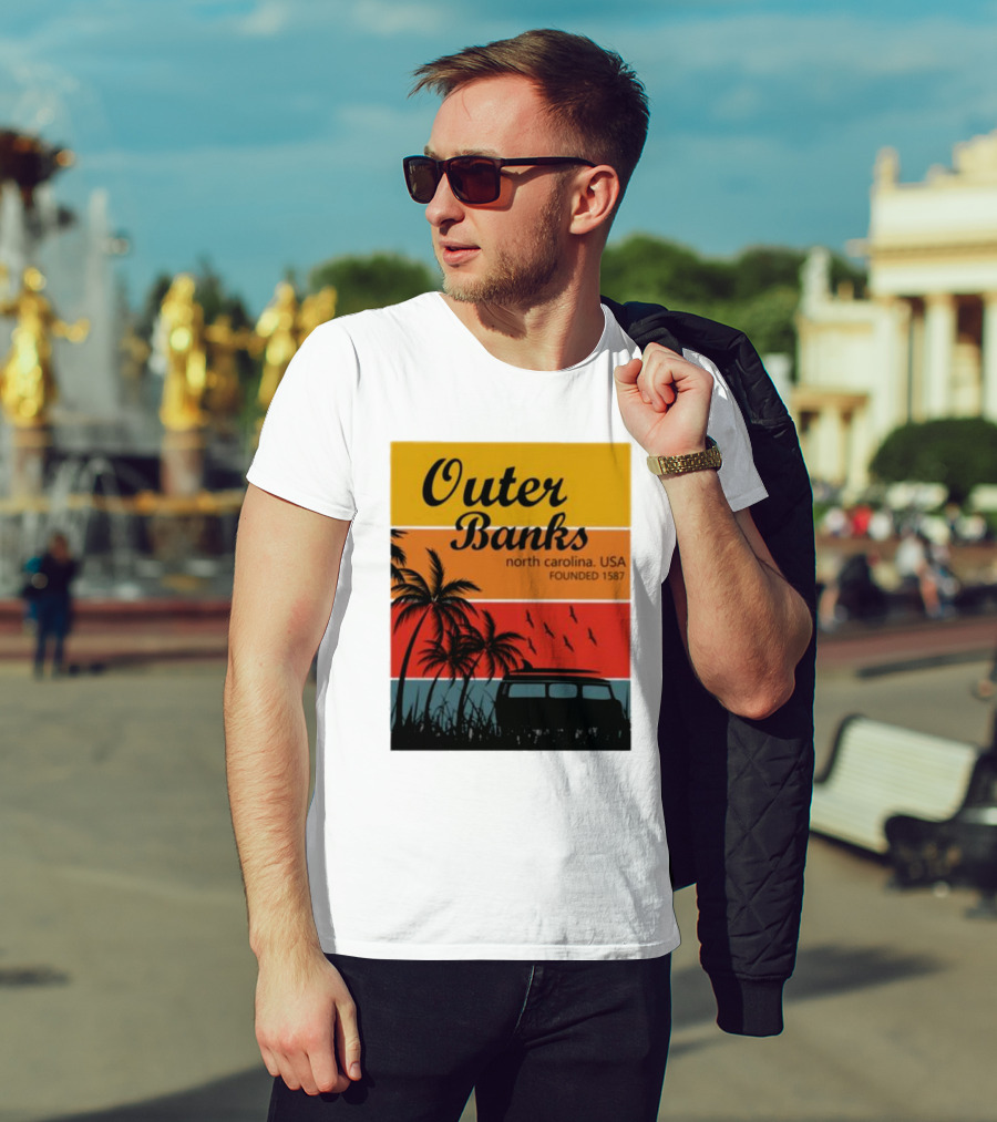 Outer Banks North Carolina USA Founded 1587 Vintage Car Beach Palm Trees T-Shirt