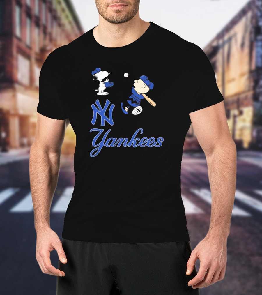 Snoopy And Charlie Brown Baseball With New York Yankees Yankees T-Shirt