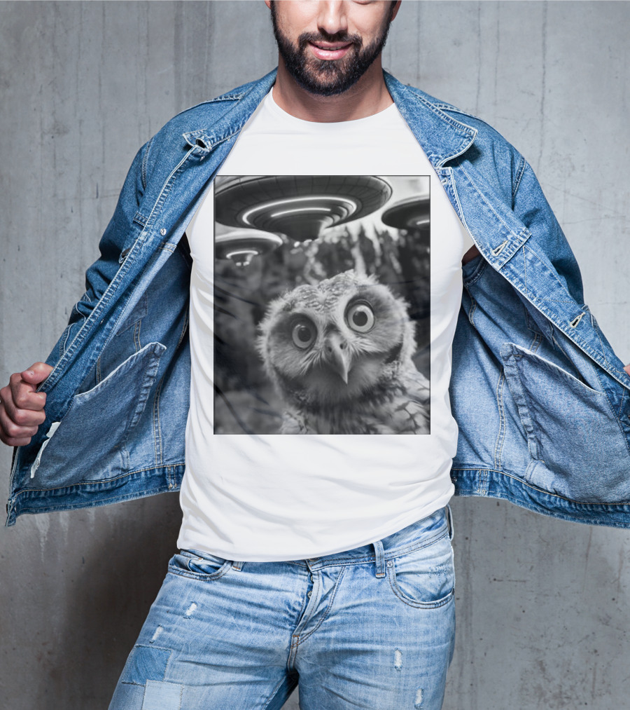 Owl Selfie With UFOs Weird Spaceship Encounter T-Shirt
