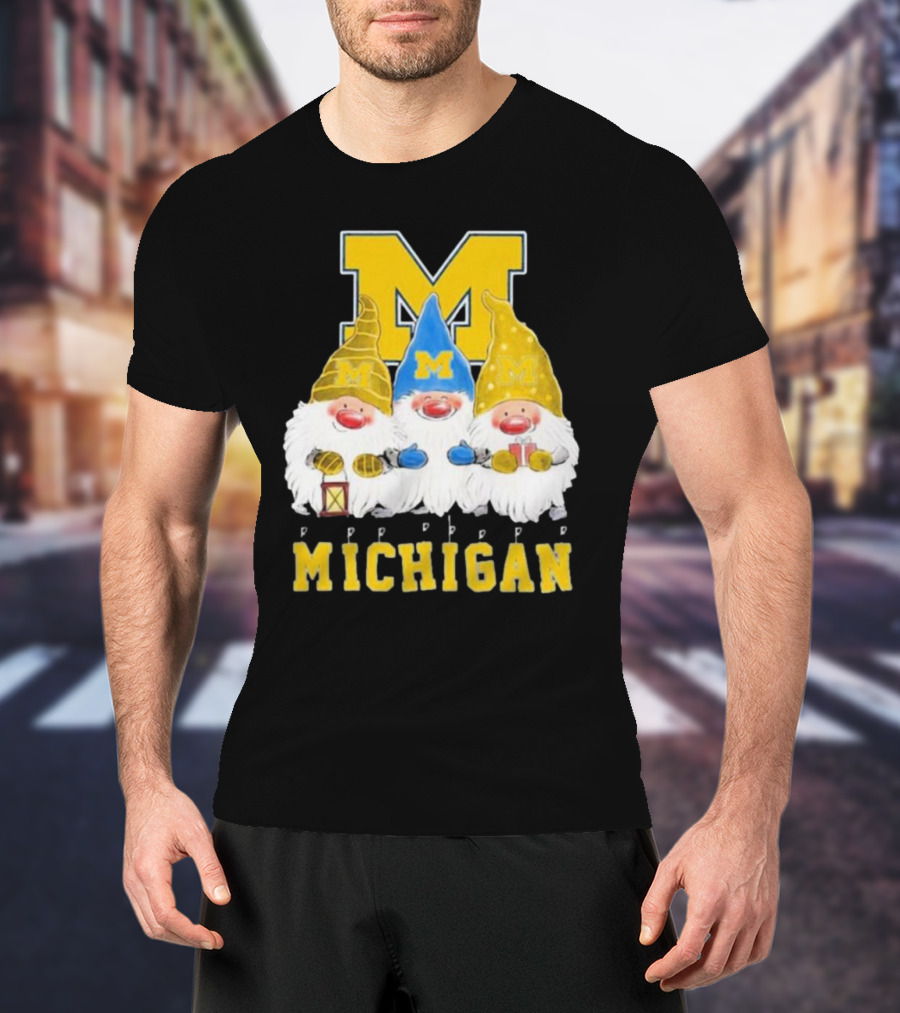 Michigan Wolverines Gnomes Merry Christmas T-Shirt