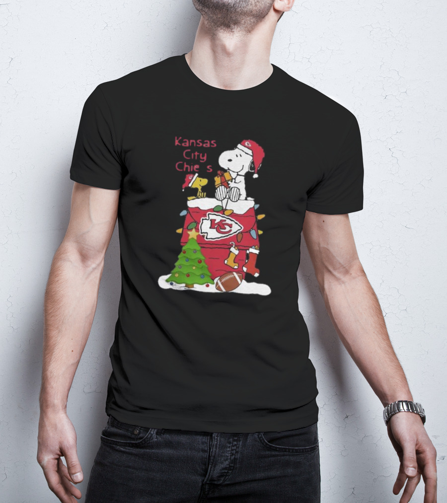 Kansas City Chiefs Christmas Snoopy And Woodstock Santa Scene T-Shirt