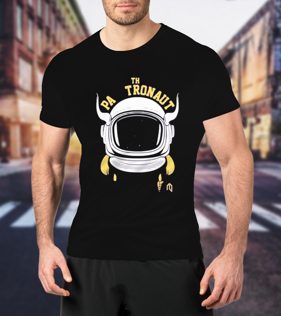 TH PA TRONAUT Minnesota Vikings Helmet T-Shirt