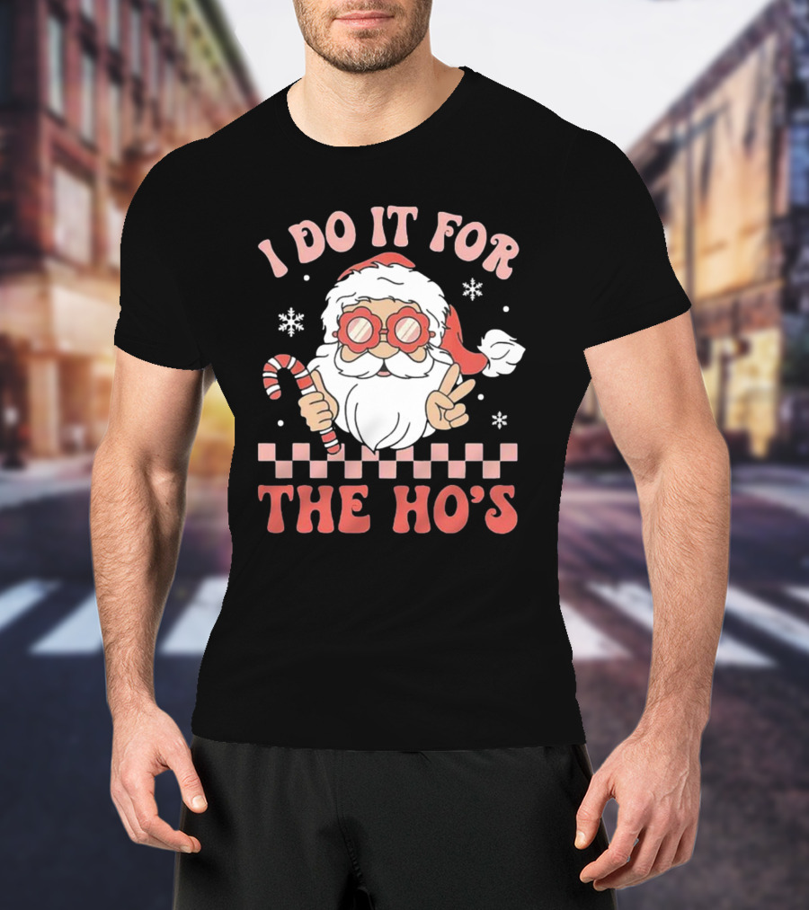 I Do It For The Ho’s Funny Christmas Santa With Candy Cane And Peace Sign T-Shirt