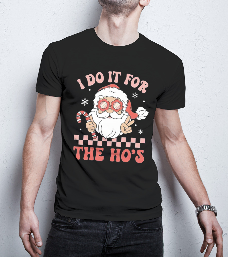 I Do It For The Ho’s Funny Christmas Santa With Candy Cane And Peace Sign T-Shirt
