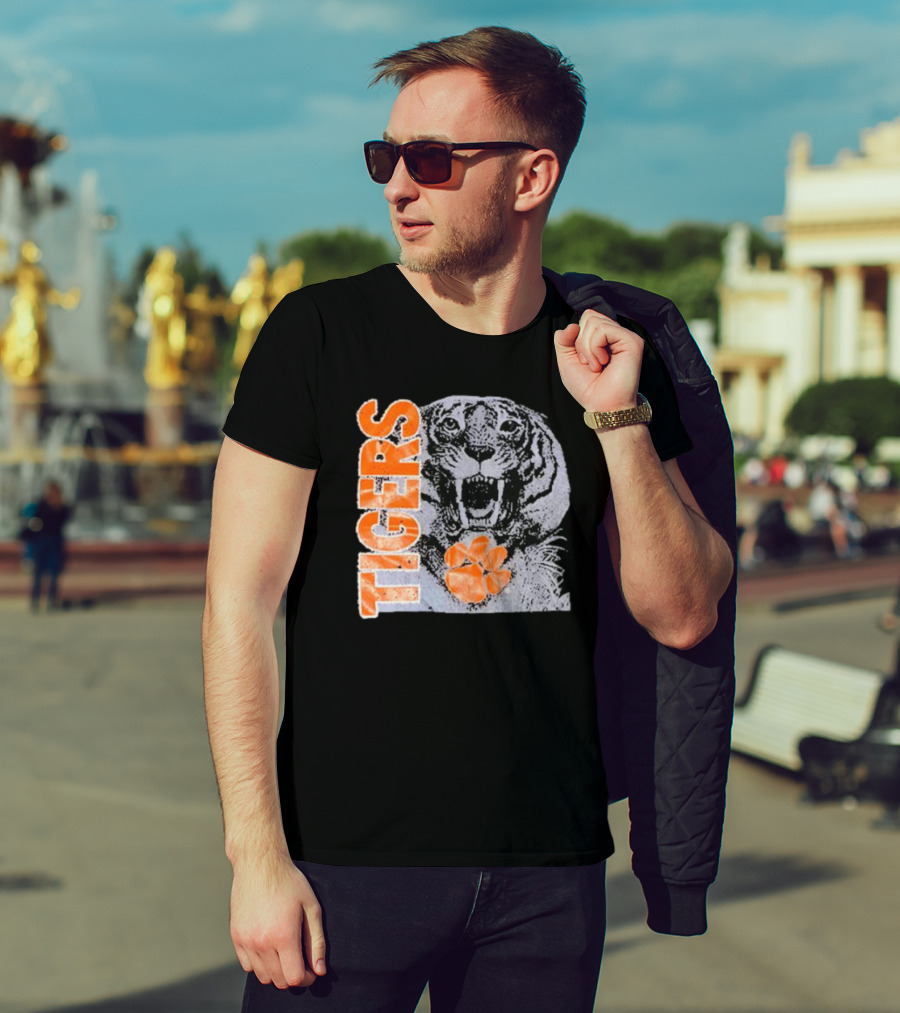 90s Clemson Tigers Vintage College Athletic Roaring Tiger With Orange Paw T-Shirt