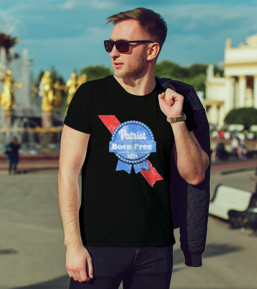 Patriot Born Free 1776 Badge With Red White Blue Ribbon Motif T-Shirt