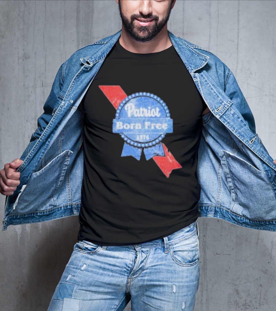 Patriot Born Free 1776 Badge With Red White Blue Ribbon Motif T-Shirt