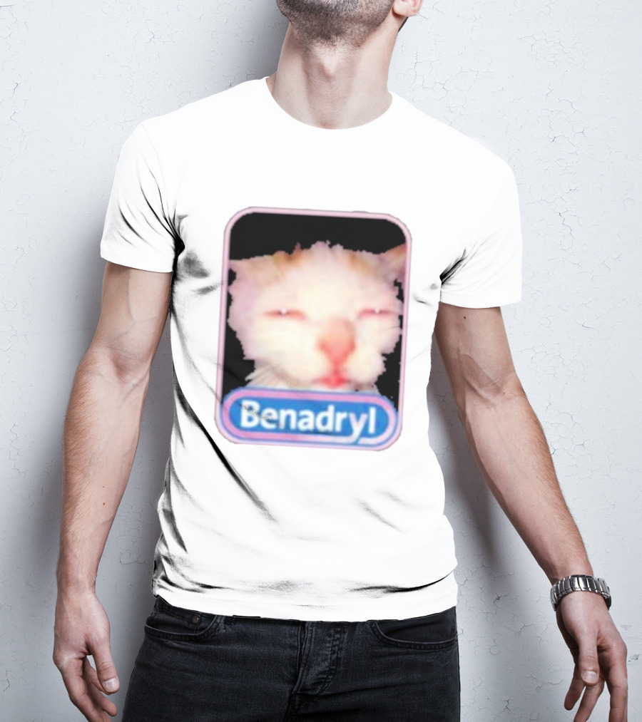 K45ink Benadryl Meme Cat Face Close-Up T-Shirt