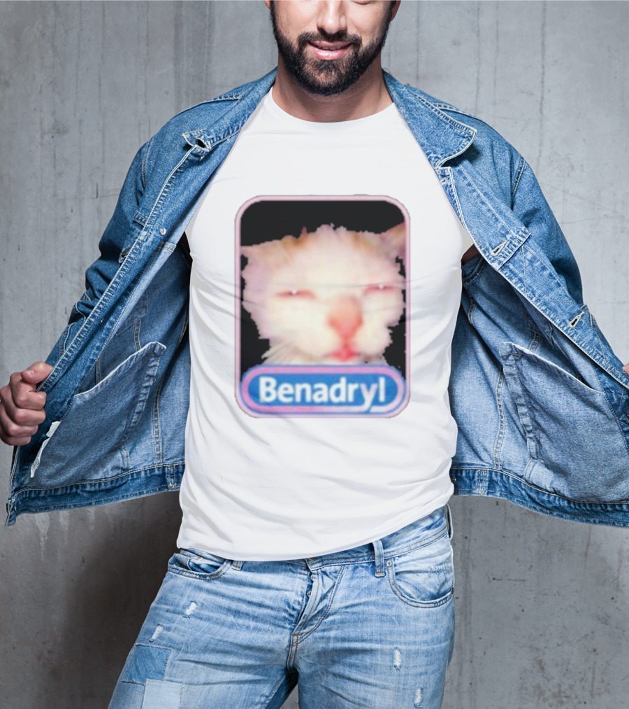 K45ink Benadryl Meme Cat Face Close-Up T-Shirt