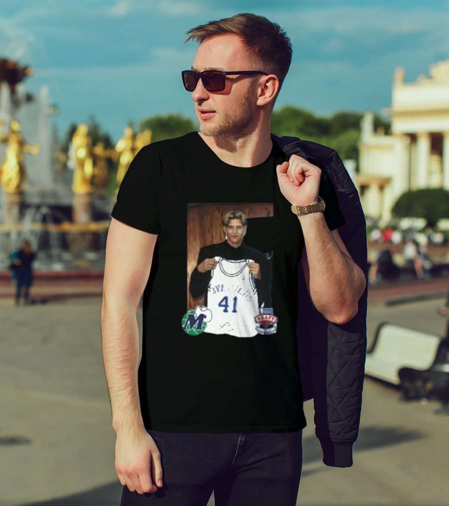 Luka Doncic Dirk Nowitzki Mavericks 41 NBA Draft Jersey Photo T-Shirt