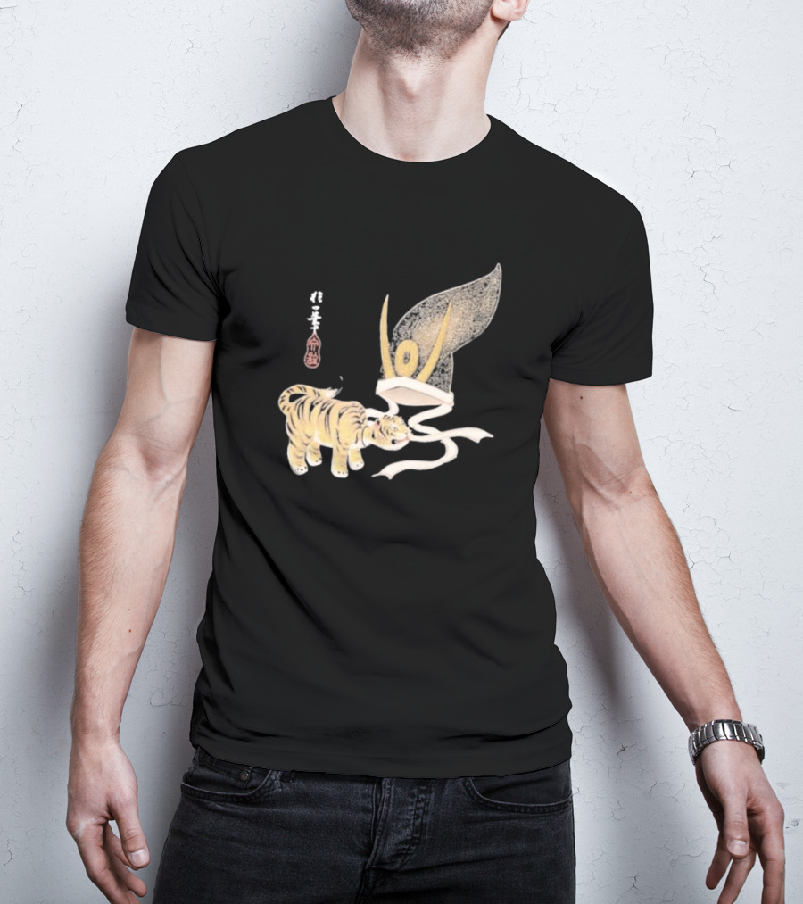 Edo Era Tiger And Samurai Helmet T-Shirt