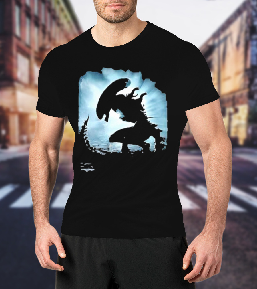 Alien Romulus Silhouette Against Oceanic Horizon 89 Rotten Tomatoes Debut T-Shirt