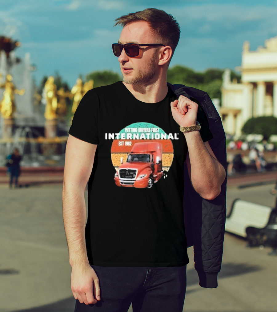 PUTTING DRIVERS FIRST INTERNATIONAL EST 1902 TRUCK DRIVER APPRECIATION T-Shirt