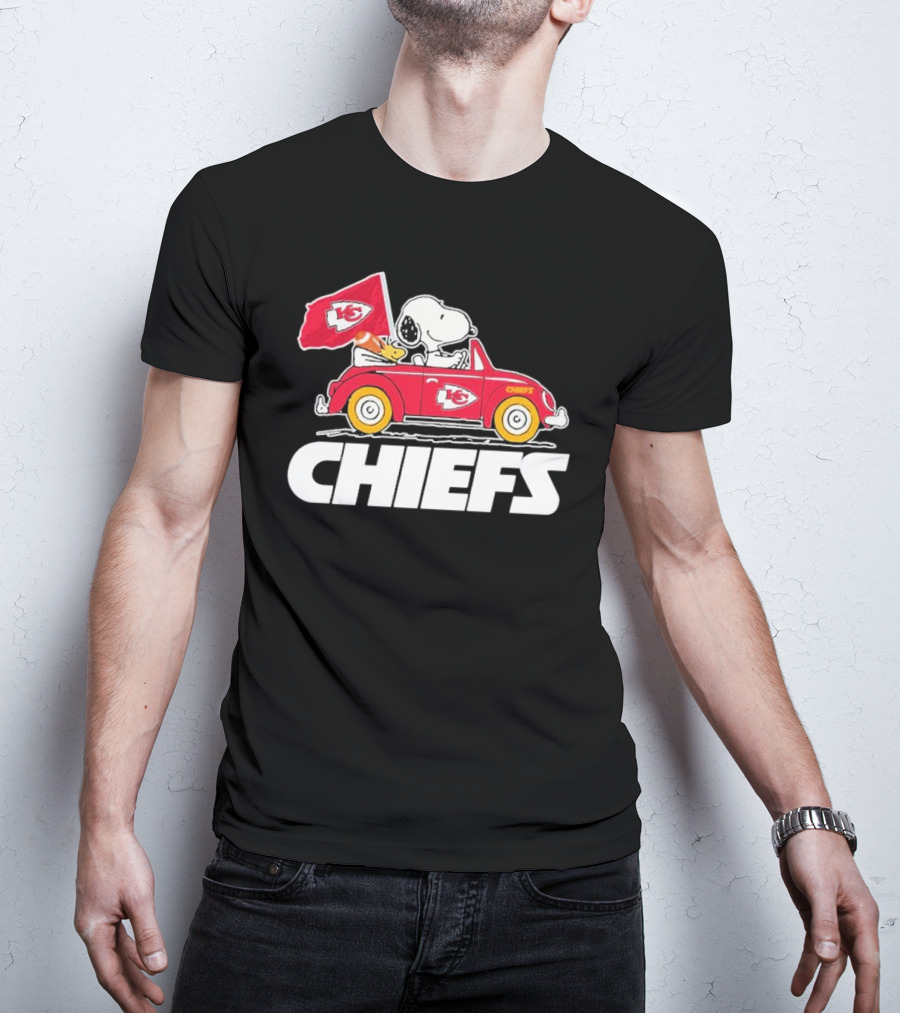Snoopy Kansas City Chiefs Car With Flag T-Shirt