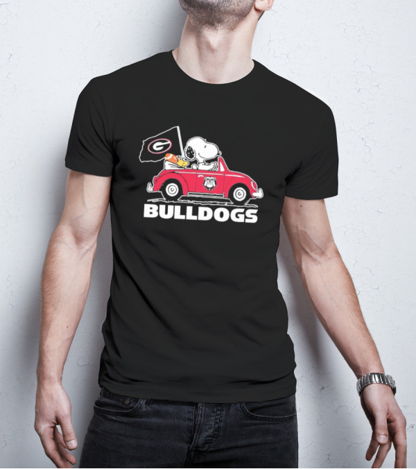 Snoopy And Woodstock Driving Georgia Bulldogs Car With Flag T-Shirt