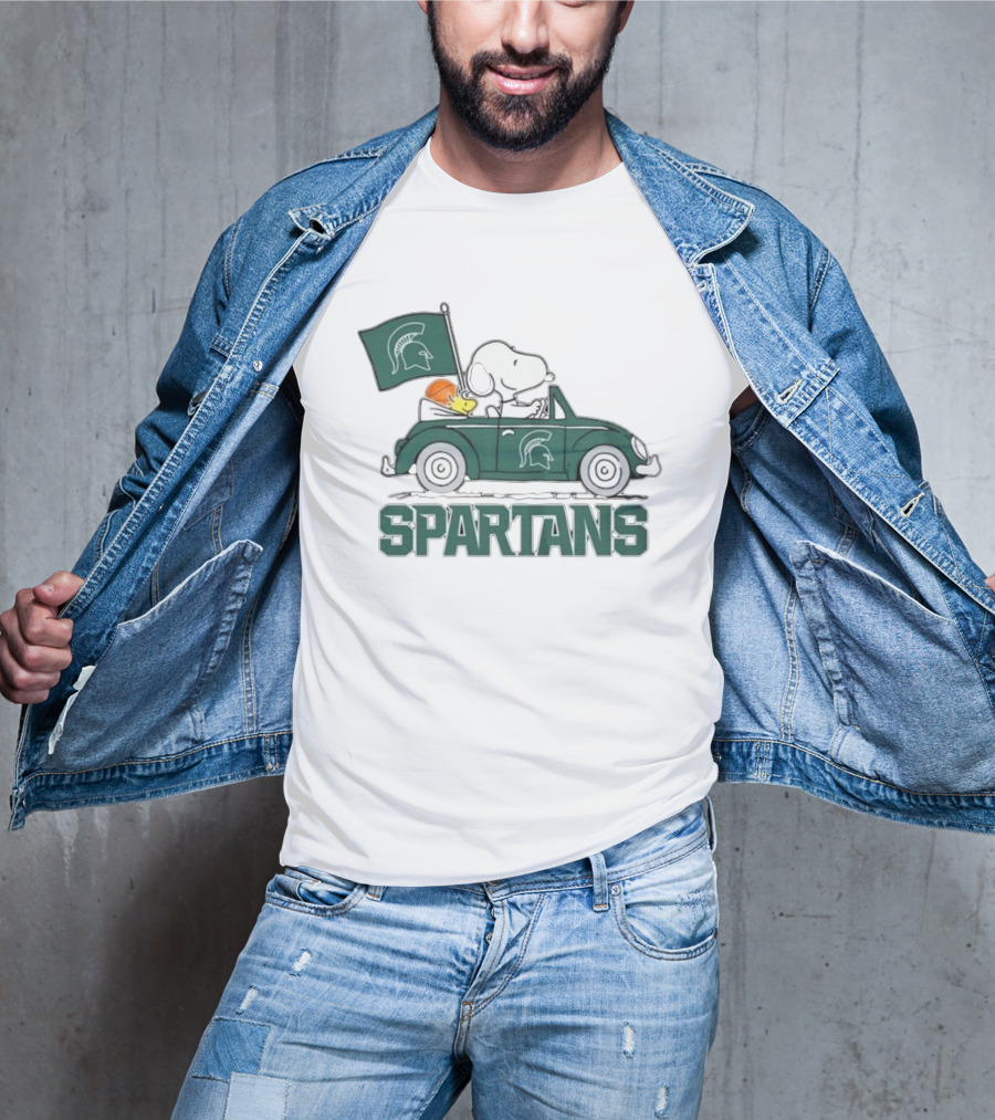 Spartans Peanuts Snoopy Woodstock Car Cartoon Sports T-Shirt