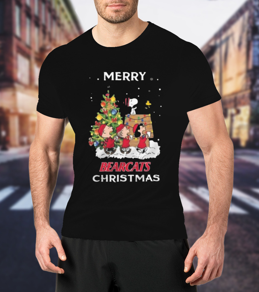 Cincinnati Bearcats Snoopy Friends Merry Christmas T-Shirt