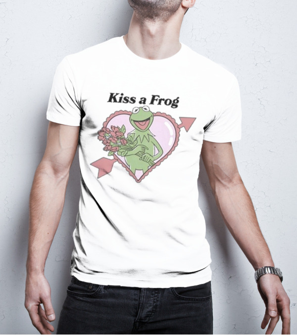 Kiss A Frog Kermit Heart And Roses T-Shirt
