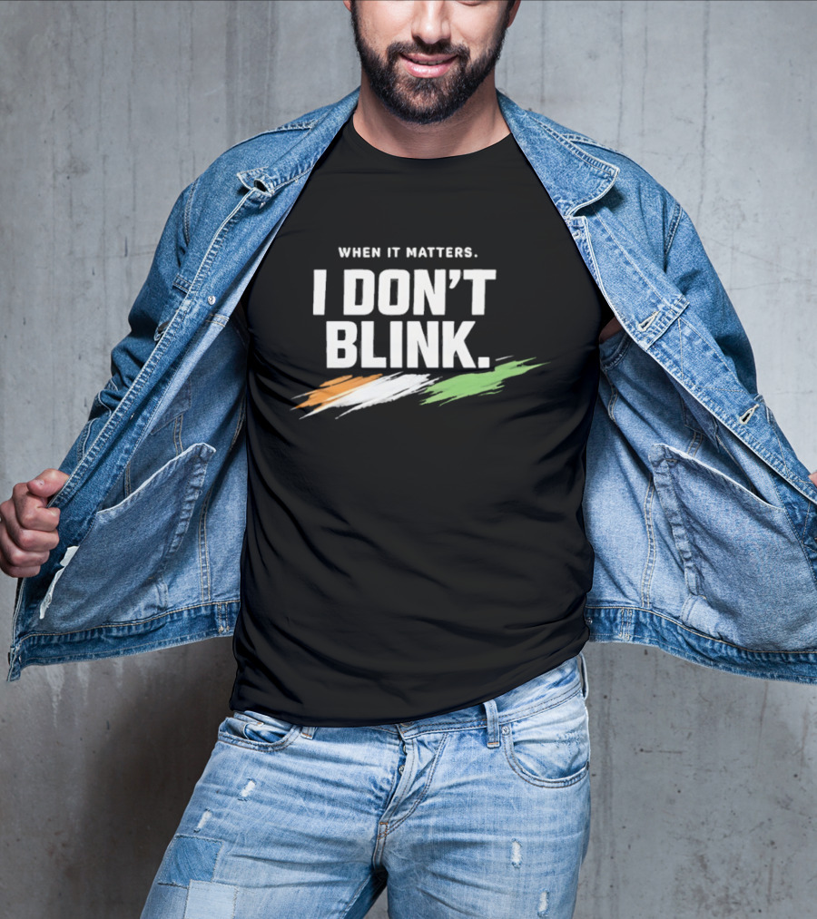 When It Matters I Don't Blink Bold Text With Orange White Green Brush Strokes T-Shirt