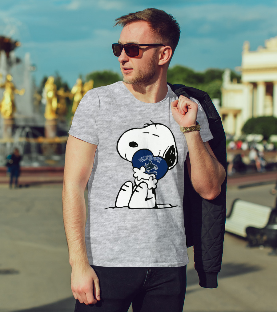 Vancouver Canucks Snoopy Hockey Puck T-Shirt