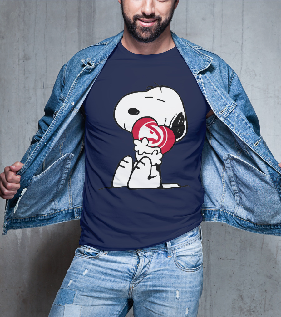 Atlanta Hawks Snoopy Hugging T-Shirt