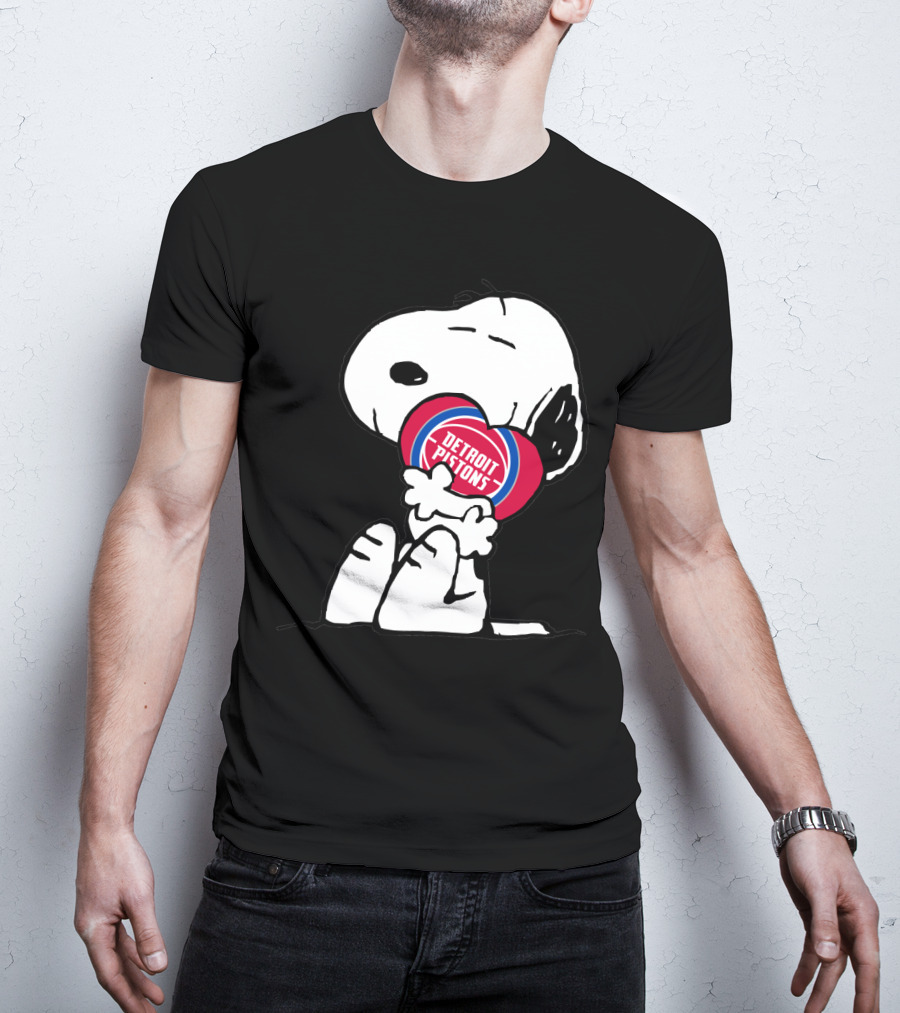 Detroit Pistons Snoopy Hugging Heart T-Shirt