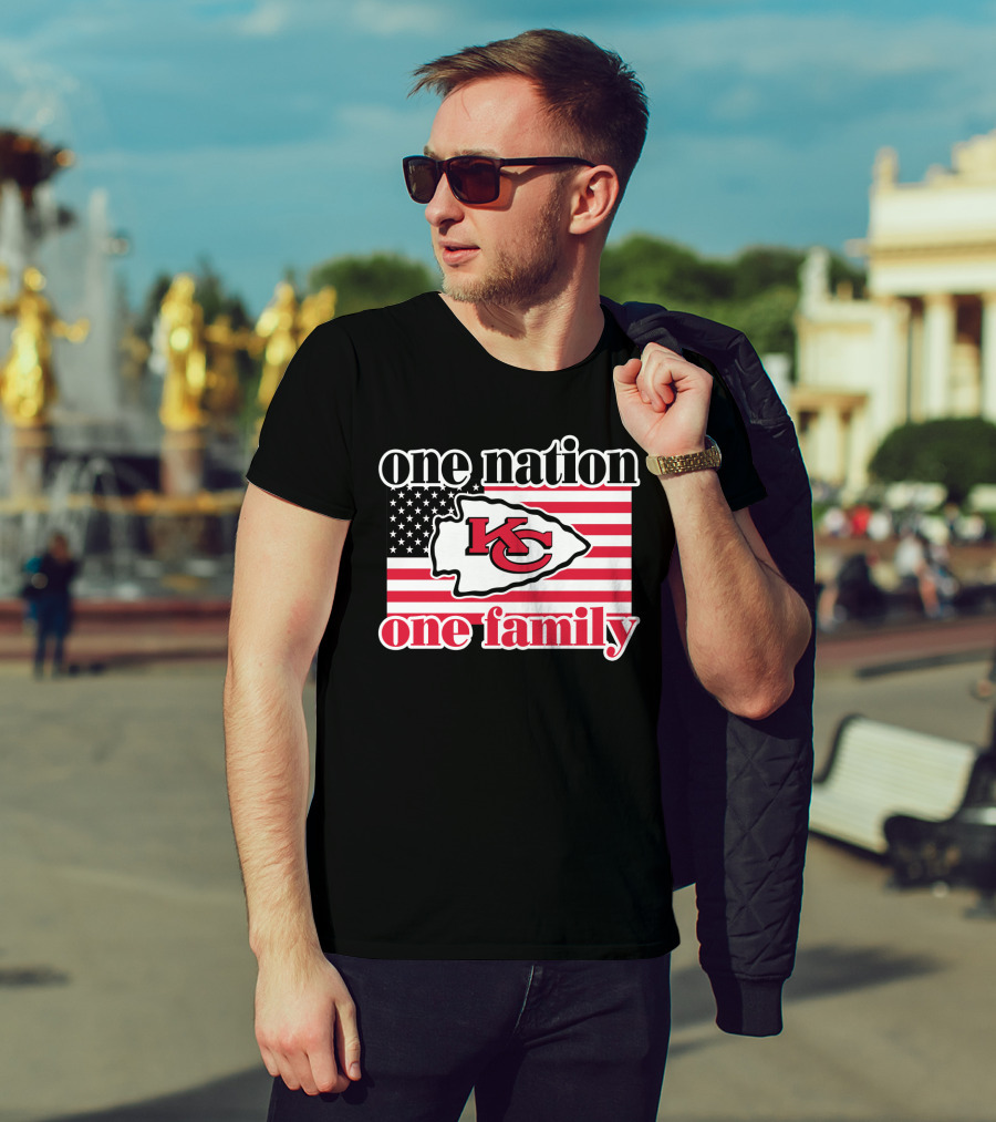 One Nation One Family Kansas City Chiefs Usa Flag T-Shirt