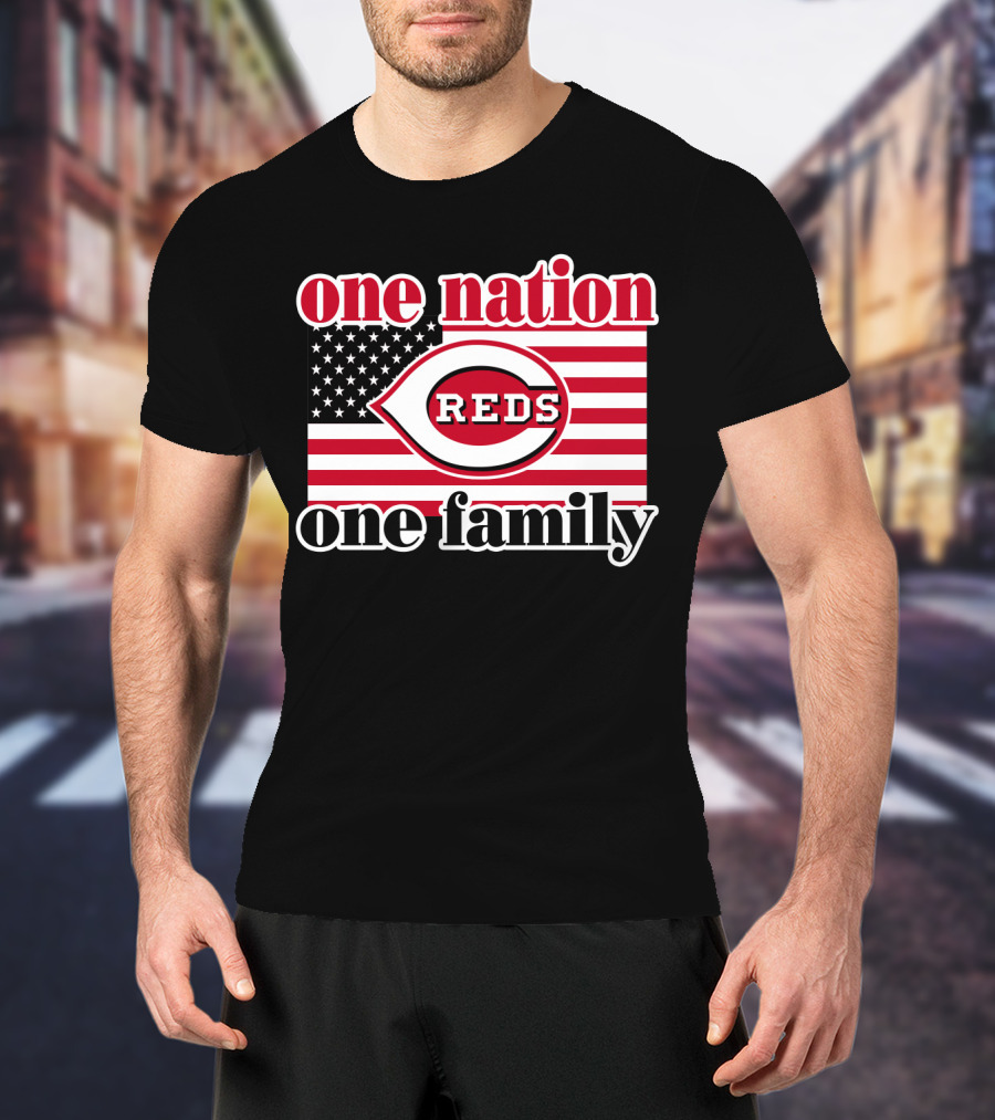 One Nation One Family Cincinnati Reds American Flag T-Shirt