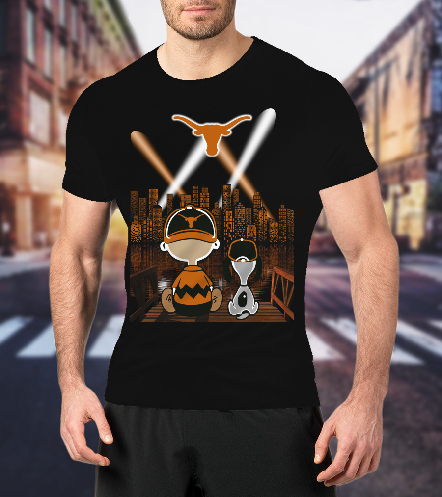 Texas Longhorns City Skyline Night Lights With Snoopy And Charlie Brown T-Shirt