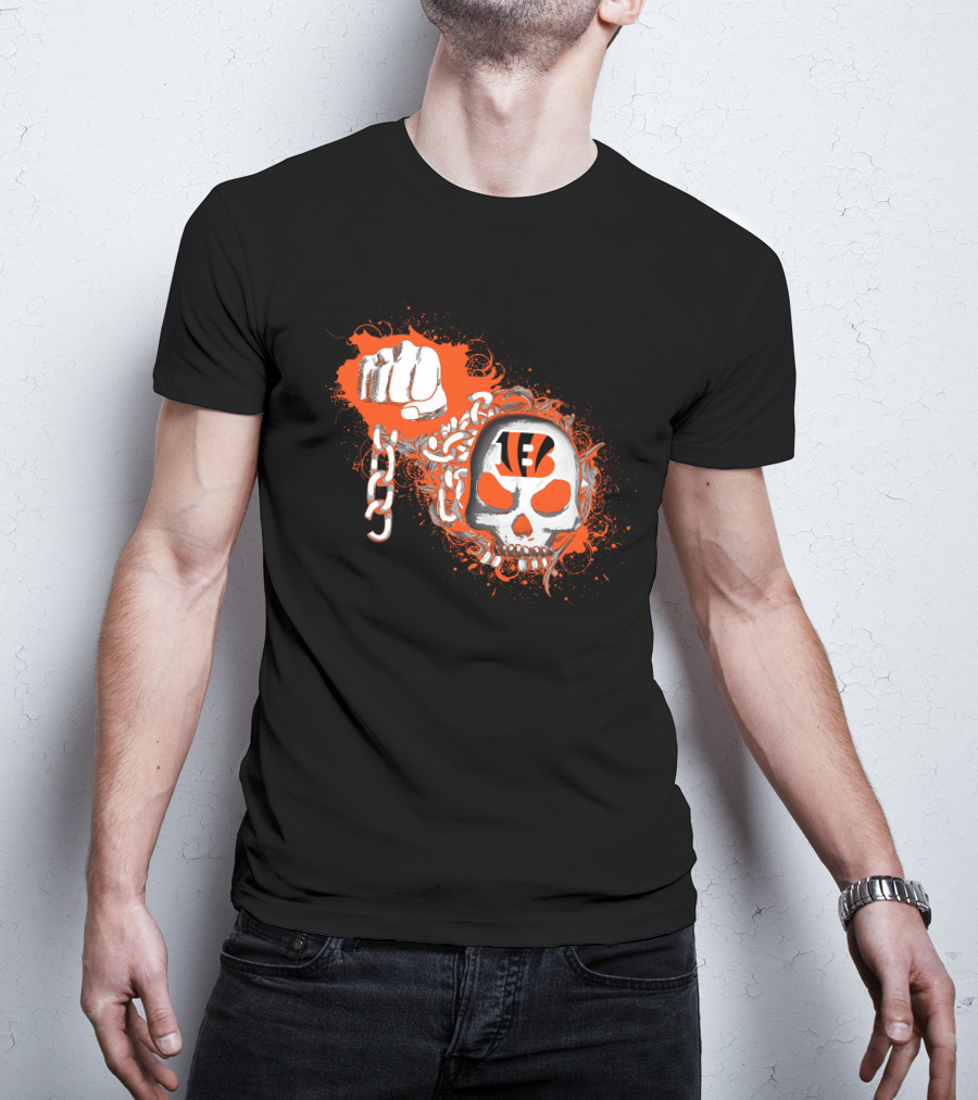 Cincinnati Bengals Skull And Fist Chains T-Shirt