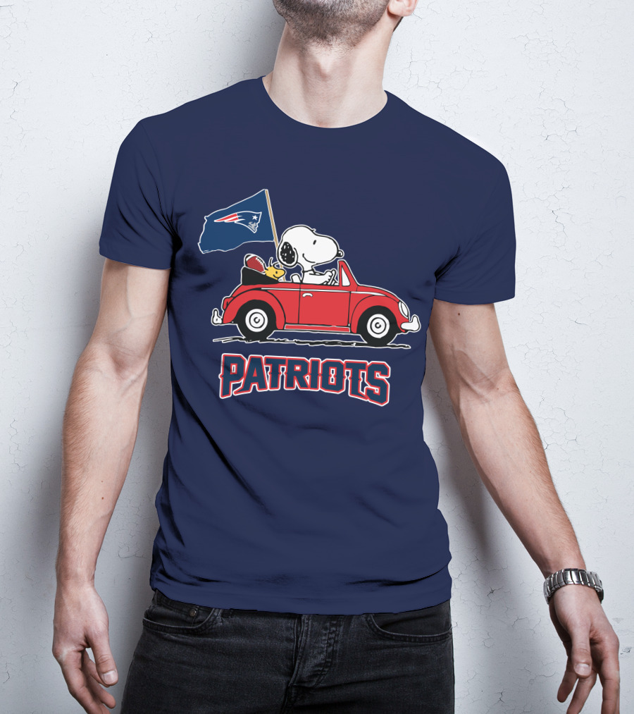 New England Patriots Snoopy Driving Classic Red Car With Flag T-Shirt