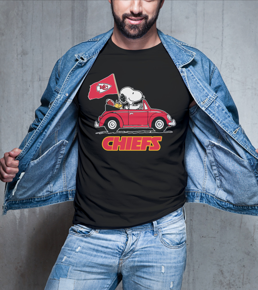 Kansas City Chiefs Snoopy Red Car Chiefs Flag T-Shirt