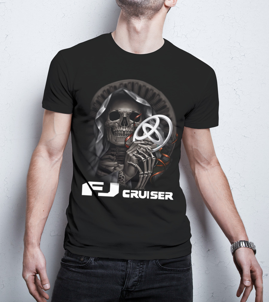 FJ Cruiser Skull Holding Emblem 03 T-Shirt