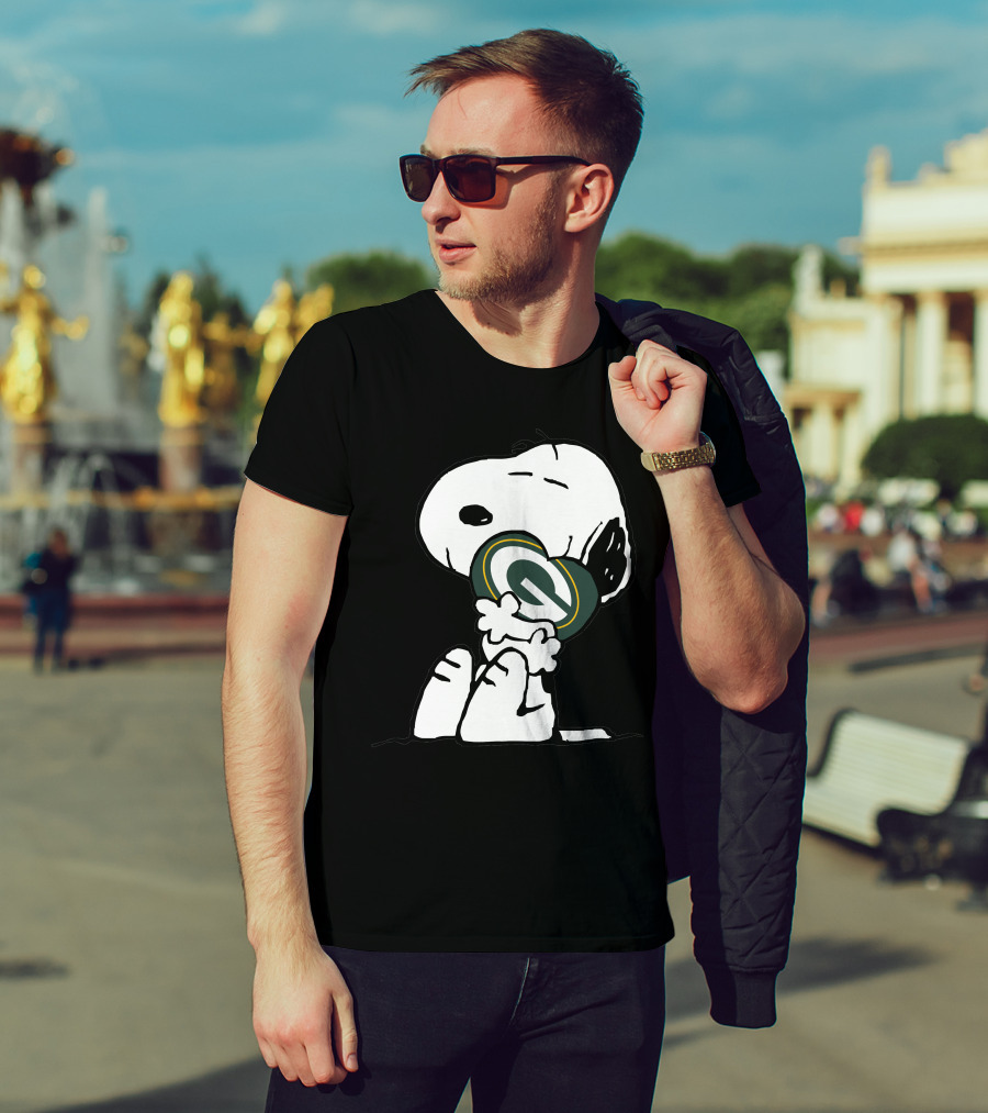 Snoopy Hugging Green Bay Packers T-Shirt