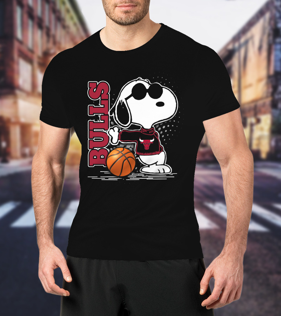 Bulls Snoopy With Basketball And Chicago Bulls Red T-Shirt