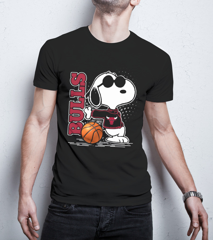 Bulls Snoopy With Basketball And Chicago Bulls Red T-Shirt