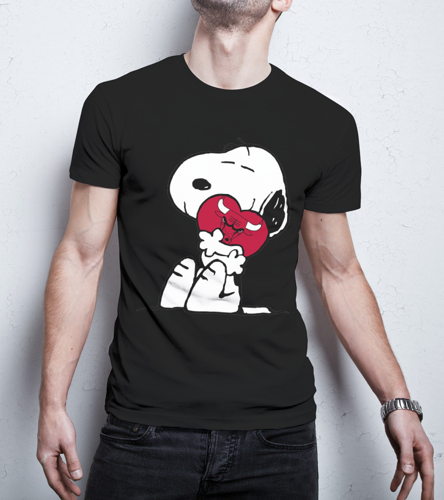 Snoopy Hugging Chicago Bulls Basketball Heart T-Shirt
