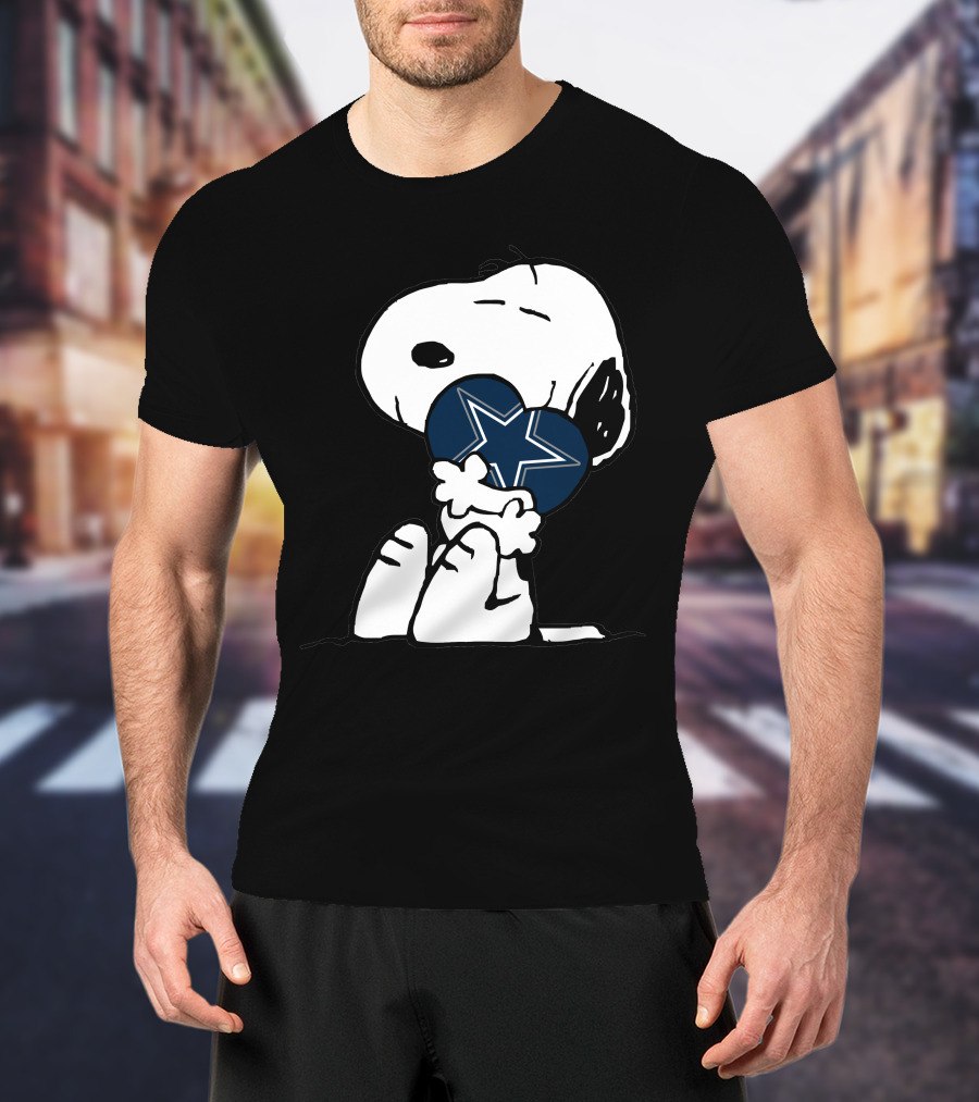 Snoopy Holding Dallas Cowboys Heart T-Shirt