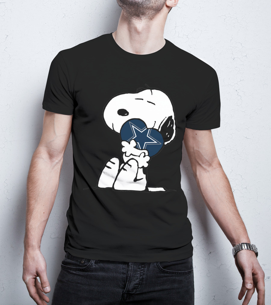 Snoopy Holding Dallas Cowboys Heart T-Shirt