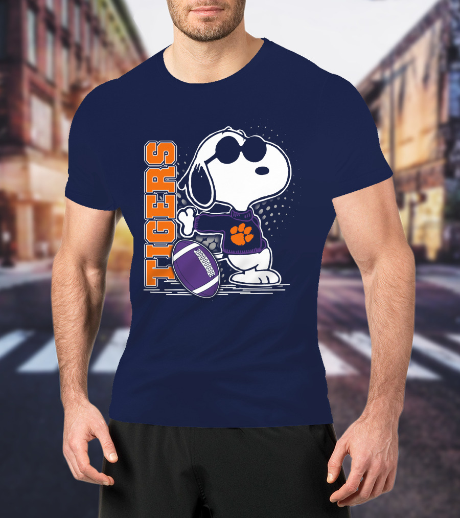 Tigers Snoopy Clemson Football Paw Print T-Shirt