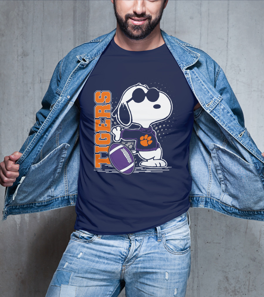 Tigers Snoopy Clemson Football Paw Print T-Shirt