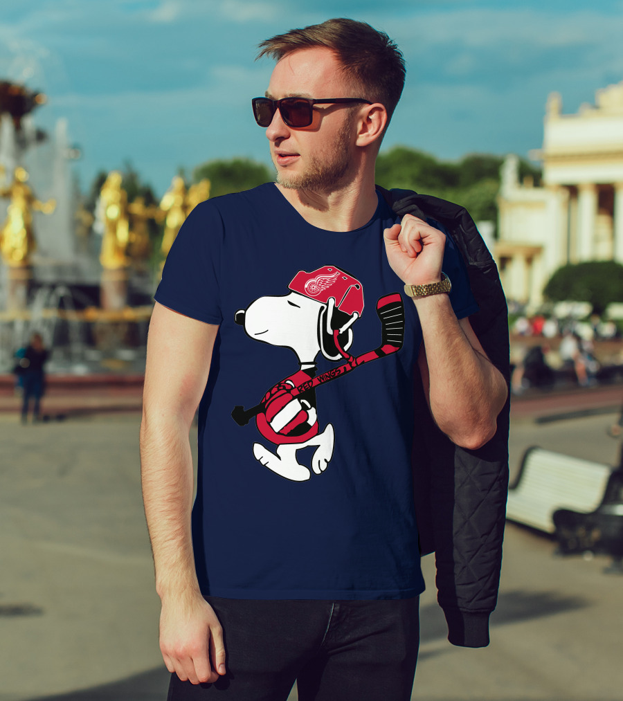 Snoopy Detroit Red Wings Hockey Enthusiast T-Shirt