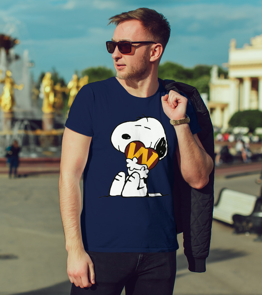 Snoopy Hugging Washington Football Heart T-Shirt