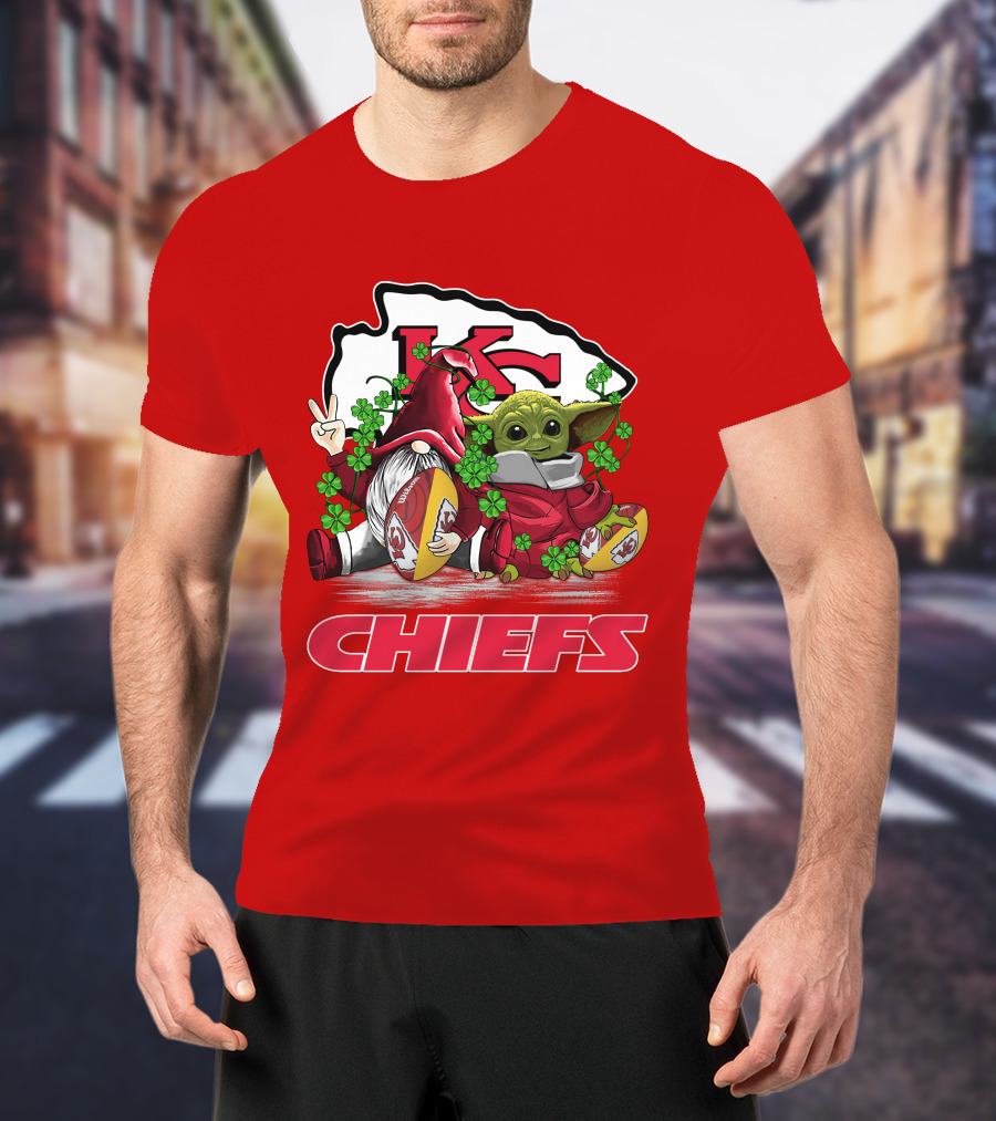 Kansas City Chiefs St. Patrick’s Day Baby Yoda And Gnome Football Shamrocks T-Shirt