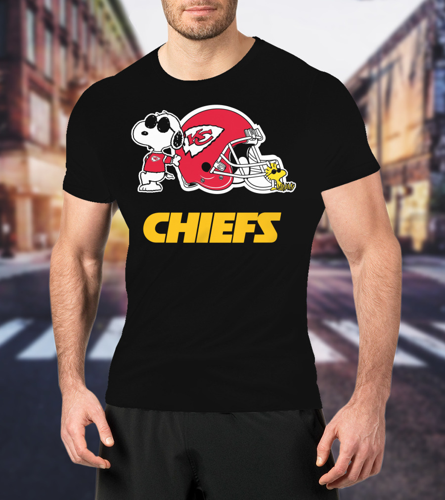 Kansas City Chiefs Snoopy Joe Cool Woodstock Helmet Chiefs T-Shirt